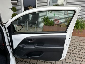 Car image 23