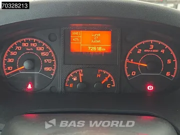 Car image 32