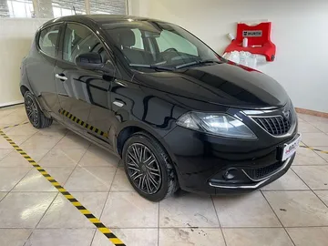 Car image 2