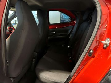 Car image 11