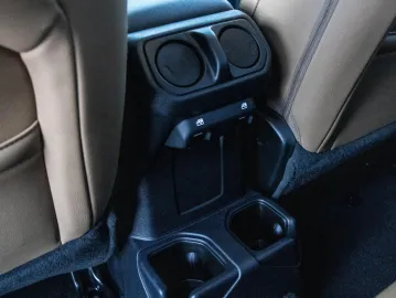 Car image 36