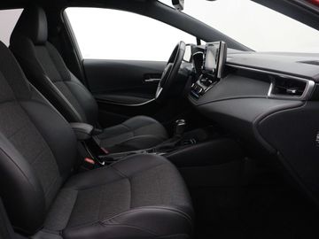 Car image 30