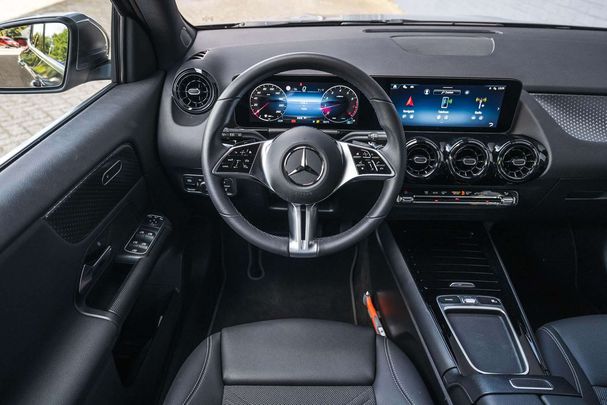 Mercedes-Benz GLA 180 100 kW image number 17