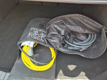 Car image 32