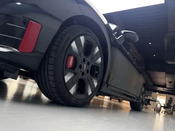 Car image 32