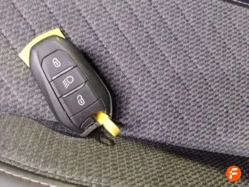 Car image 24