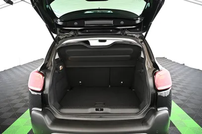 Car image 32