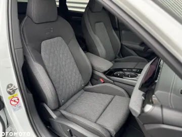 Car image 40