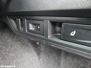 Car image 38