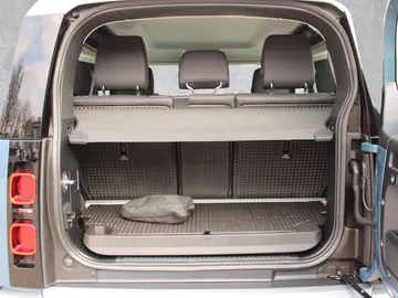 Car image 13