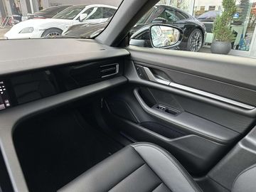 Car image 38