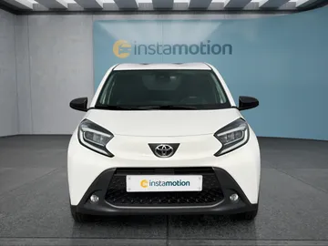 Car image 4