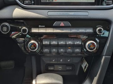 Car image 32