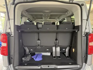 Car image 29