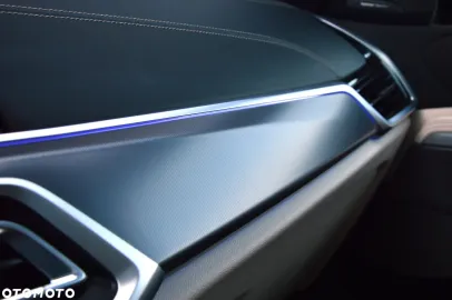 Car image 36