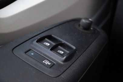 Car image 33