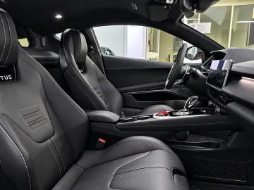 Car image 17