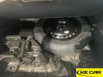 Car image 27