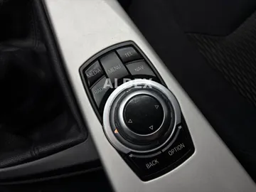 Car image 35