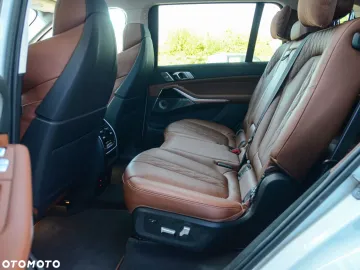 Car image 40