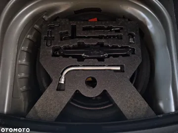 Car image 40