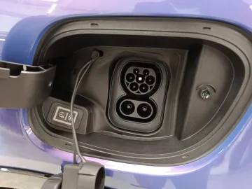 Car image 25