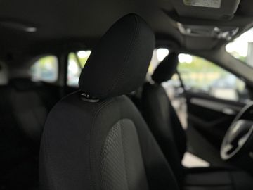 Car image 32