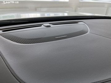 Car image 36