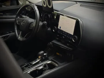 Car image 27