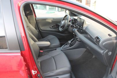 Car image 14