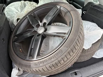 Car image 27