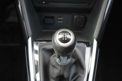 Car image 17