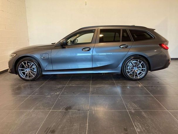 BMW 320 e Touring Advantage 150 kW image number 4