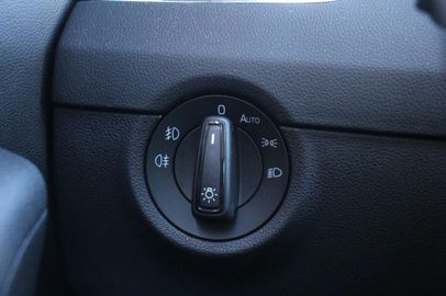 Car image 32