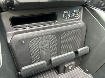 Car image 35