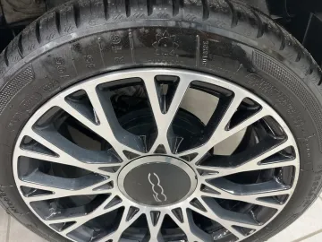 Car image 25