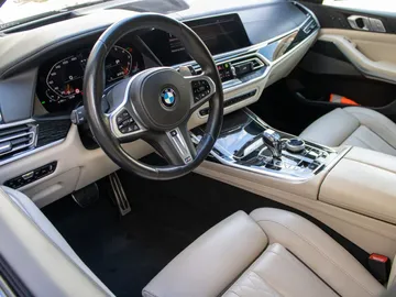 Car image 30
