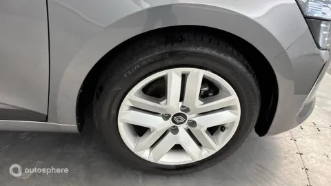 Car image 20