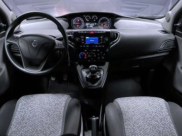 Car image 10