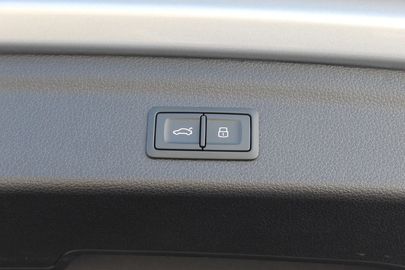 Car image 32