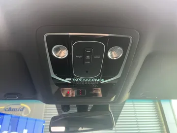 Car image 29