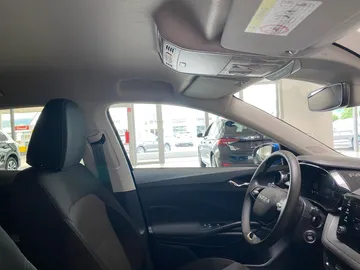 Car image 23