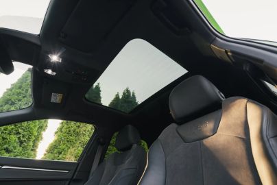 Car image 32