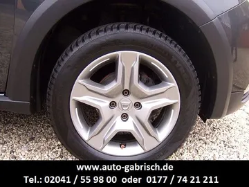 Car image 15
