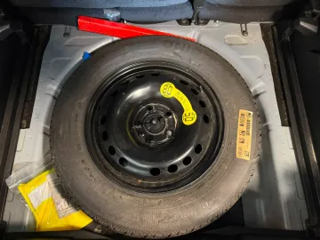 Car image 29