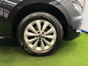 Car image 29