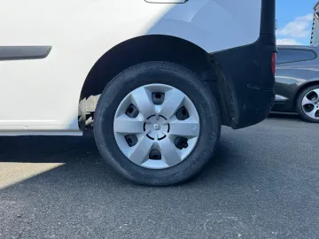 Car image 36