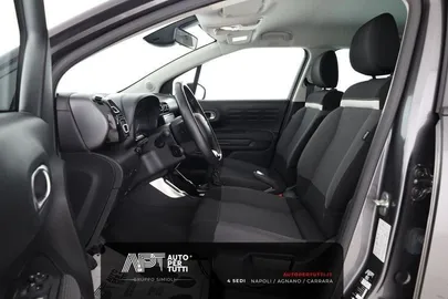 Car image 15
