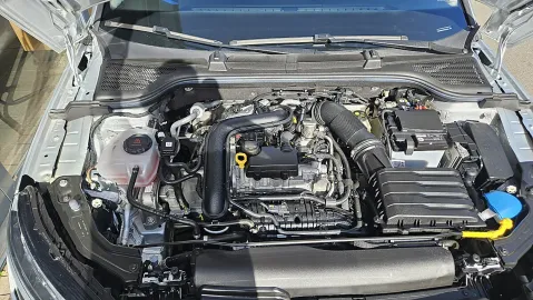 Car image 26