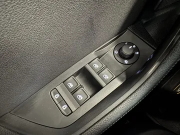 Car image 33